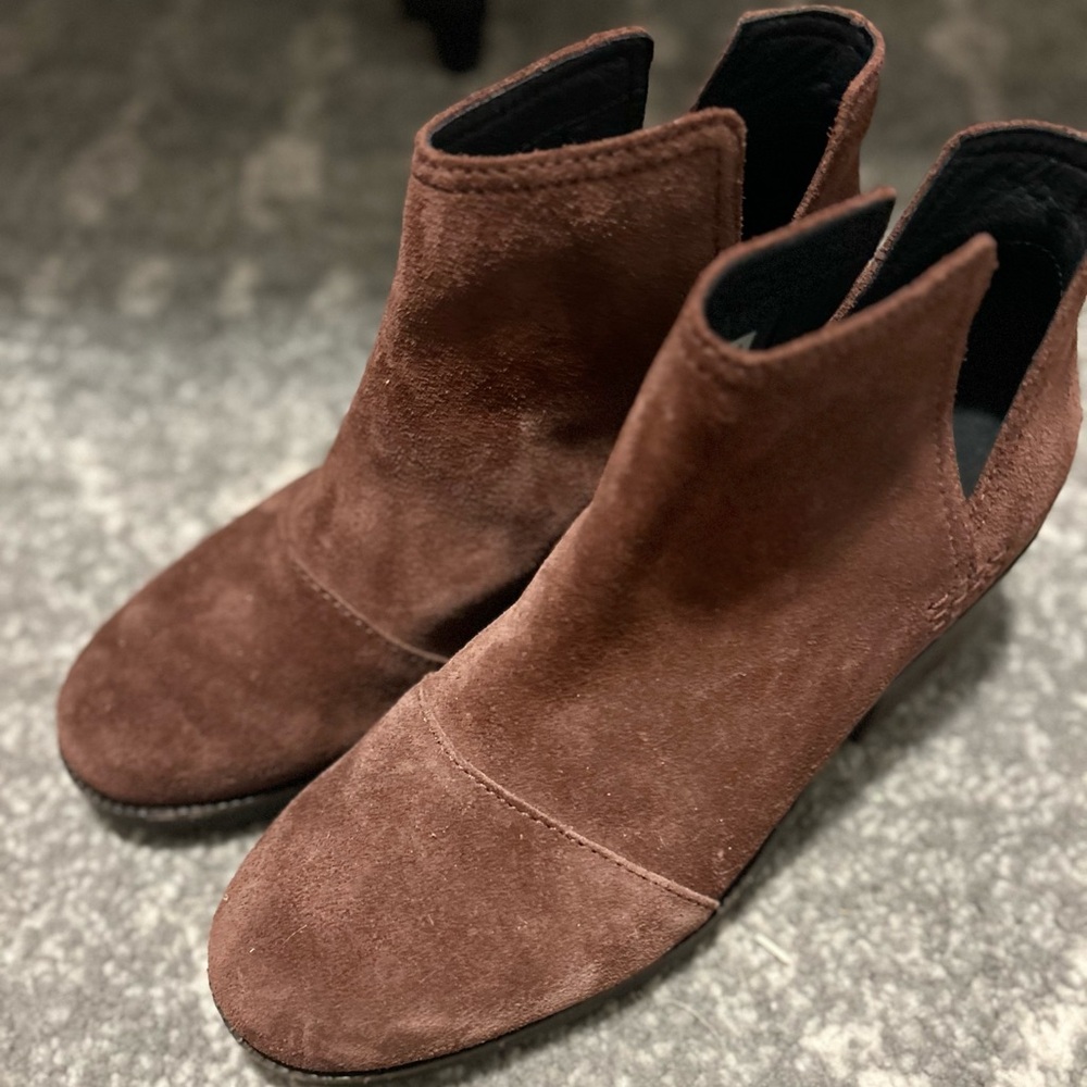 SOREL Cate cutout suede booties